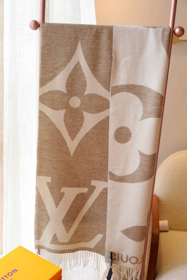 Louis Vuitton Scarf LVC00512